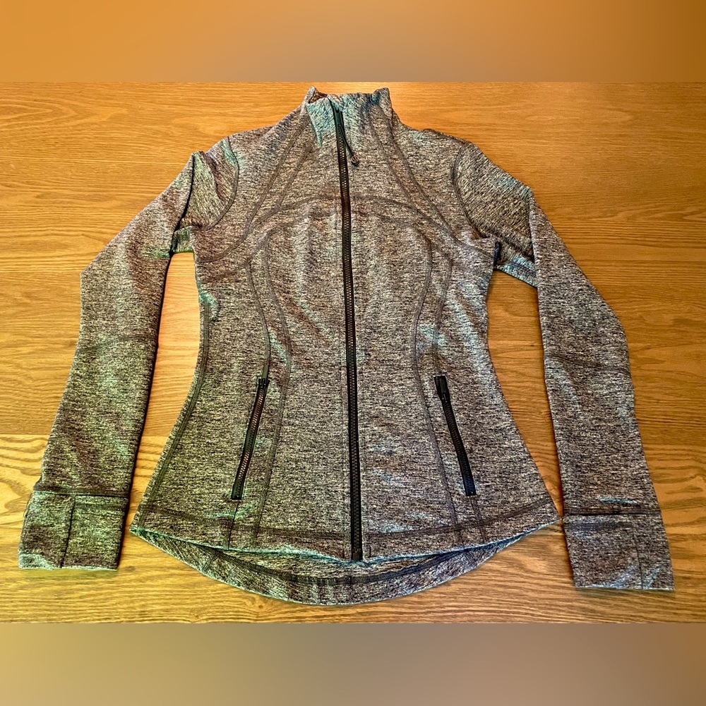 Lululemon Define zip jacket, women’s size 6, heather grey. Great condition.